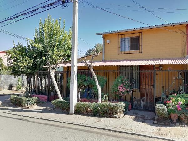 ACOGEDORA, AMPLIA Y COMODA CASA ESQUINA