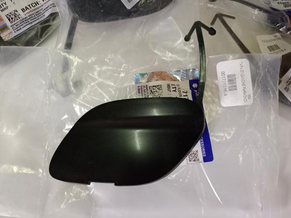 TAPA ENGANCHE PARACHOQUE SUZUKI DZIRE
