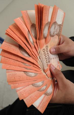 LE HA COSTADO CONSEGUIR CONSUMO? 