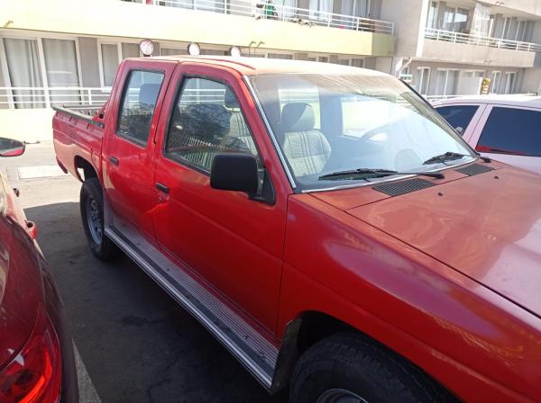 NISSAN D21  2002   4 X 4