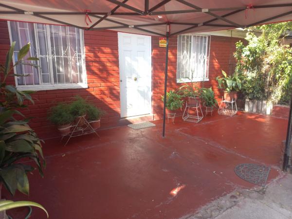 VENDO OPORTUNIDAD CASA DE UN PISO 3D 1B