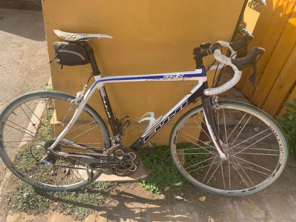 BICICLETA DE CARBONO FUJI 