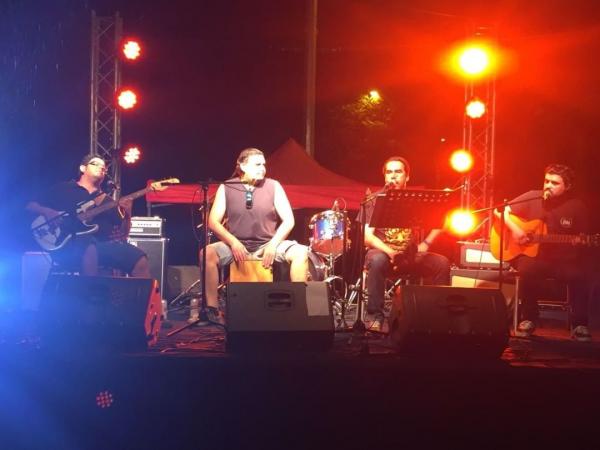 SE OFRECE GRUPO ACUSTICO 