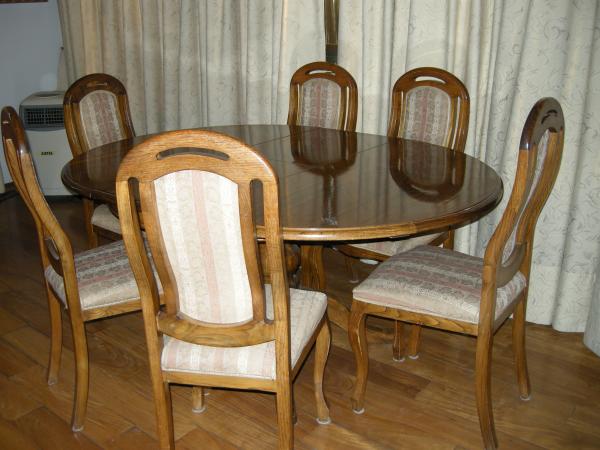 EXCELENTE MESA DE COMEDOR  CON SEIS  SILLAS  COMO 