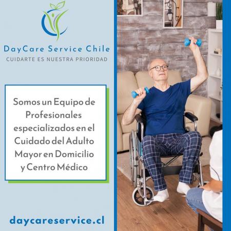 ENFERMERAS AL CUIDADO DEL ADULTO 
