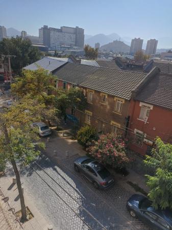 CASA AMPLIA, EXCELENTE UBICACIÓN.