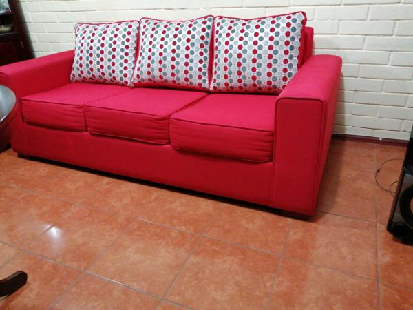 SOFA NUEVO SIN USO LIQUIDO POR VIAJE