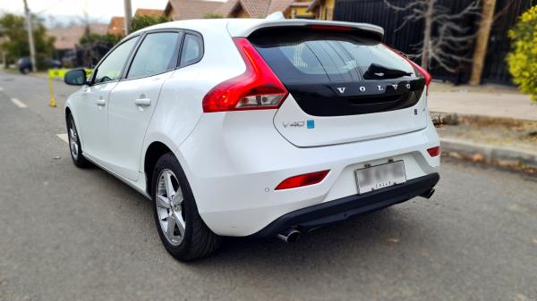 VOLVO V40 2016, 2.000CC  T4 MT 45.000 KM