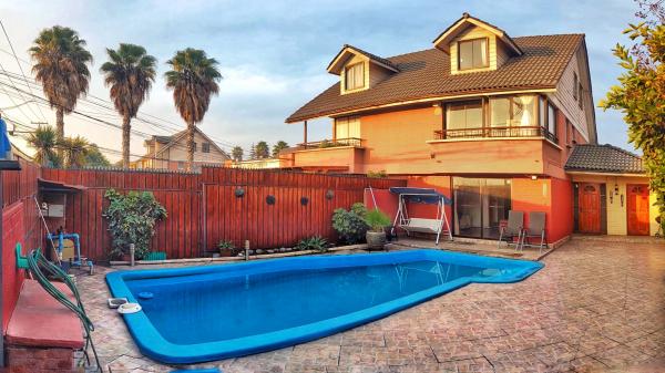 CASA DE 3 PISOS CON PISCINA, EN CONDOMINO 'LOS FUN