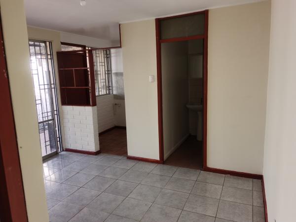 ARRIENDO CASA INTERIOR