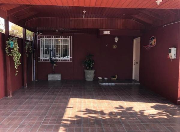 CASA DE SEGUNDO PISO, CON PISCINA Y QUINCHO