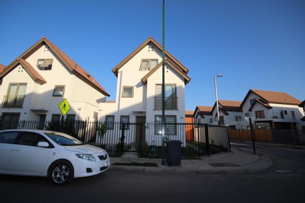 SE VENDE CÓMODA CASA