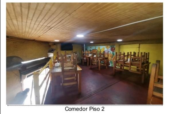 VENDO DERECHO DE LLAVES Y VEHÍCULO 