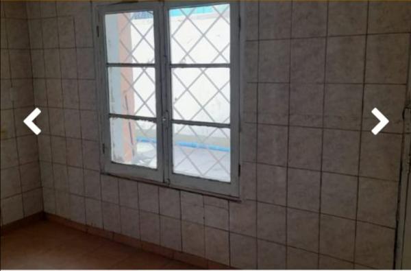 VENDO AMPLIA CASA