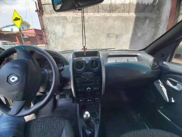 SE VENDE CAMIONETA POR NO USO PRECIO CONVERSABLE 