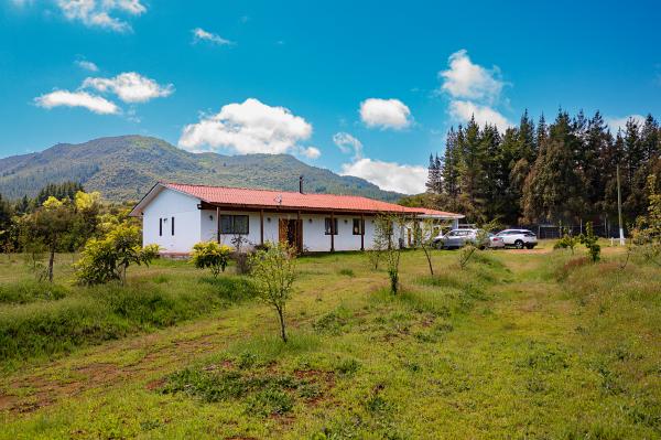 BELLA CASA  EN 1 HECT DE TERRENO EN QUINAMAVIDA