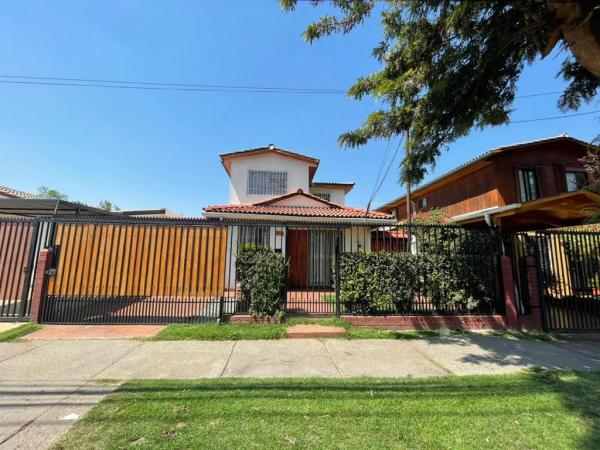 SE VENDE HERMOSA CASA DE DOS PISOS