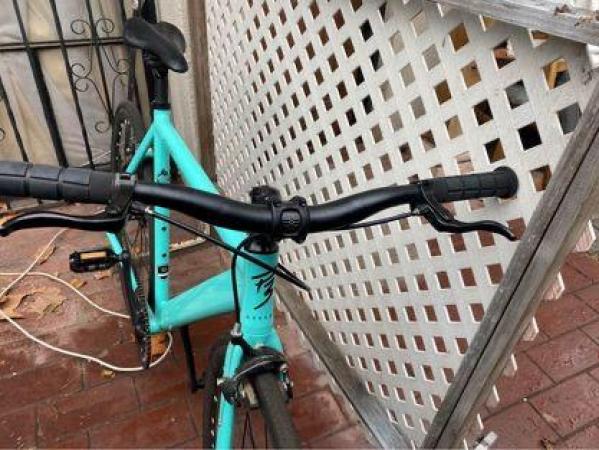 VENDO BICICLETA COMO NUEVA 5 VECES USADA LIVIANA 