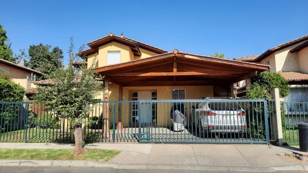 ARRIENDO CASA CONDOMINIO 4D+4B+2E