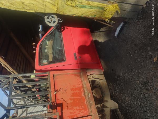 CAMIONETA NISSAN D 21 ÚNICO DUEÑO CARROCERÍA DIAMA