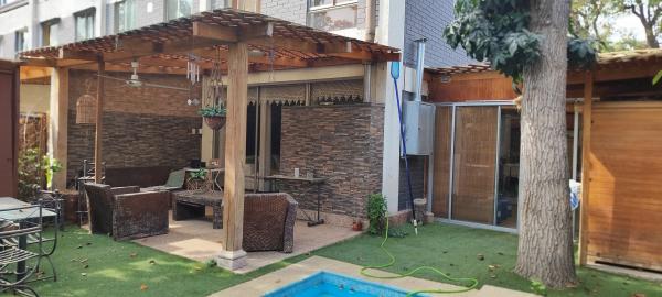PROPIEDAD UBICADA EN BARRIO RESIDENCIAL. LA REINA 