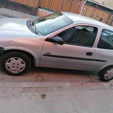 VENDO CHEVROLET CORSA 