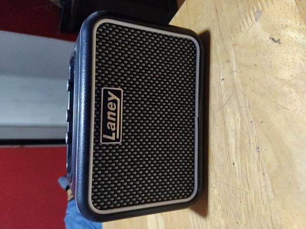 VENDO AMPLIFICADOR LANEY