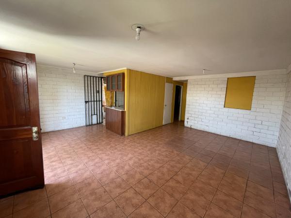 CASA CON AMPLIOS ESPACIOS 