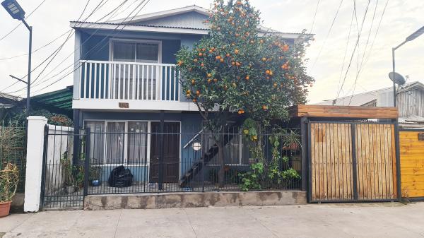CASA 2 PISOS LA CISTERNA