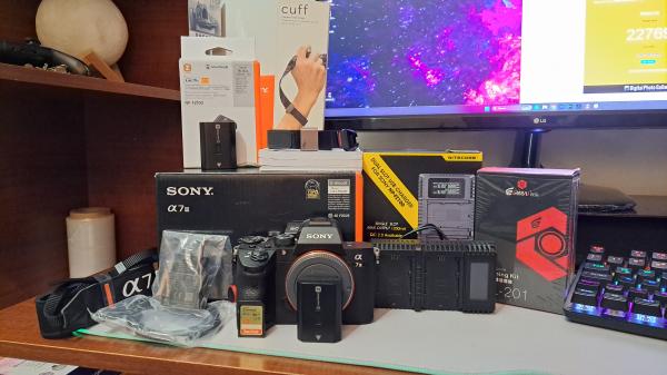 CAMARA SONY A7III FULL FRAME MAS ACCESORIOS 