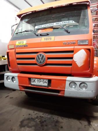  CAMION VOLKSWAGEN WORKER  Y CAMIONETA HYUNDAY