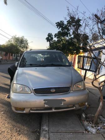 VENDO CAMIONETA KIA CARNIVAL