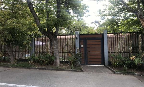 DUEÑO VENDE CASA EN LA REINA - PISCINA Y JARDIN