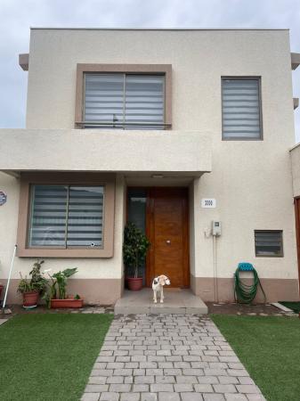 AMPLIA CASA 3D 3B CON PISCINA Y AIRE ACONDICIONADO