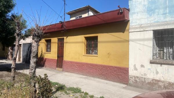EXCELENTE TERRENO CON 2 CASA , A PASOS DE TODO