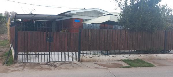 CASA CON 3 DORMITORIOS, ESTACIONAMIENTO 