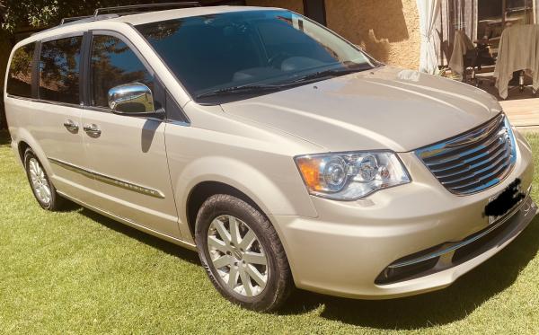 VENDO GRAND TOWN & COUNTRY