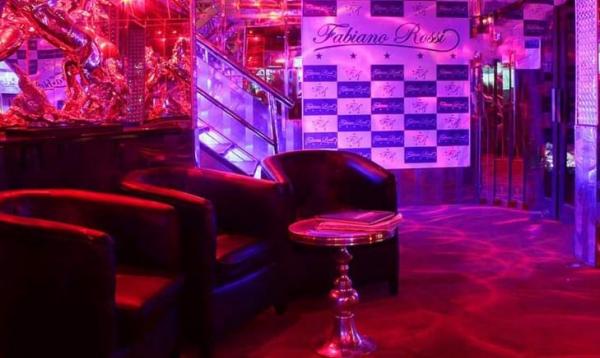SE NECESITA GARZONA PARA BAR CAFETERIA EJECUTIVO