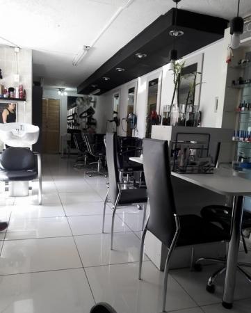 OFREZCO PUESTOS PARA ESTILISTAS, ESTETICISTAS 