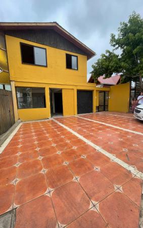 VENTA DE CASA COMERCIAL A MINUTOS DE LA PLAYA
