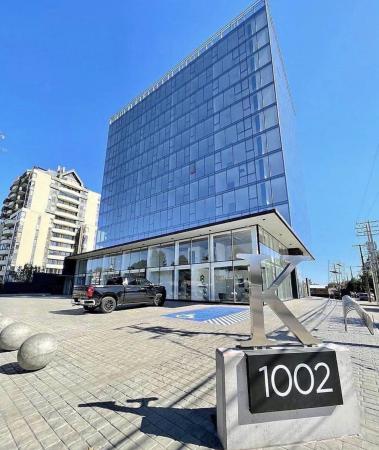 ARRIENDO LUMINOSA OFICINA 22 M2 NUEVA