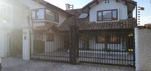 ARRIENDO HERMOSA Y AMPLIA CASA EN BOSQUES