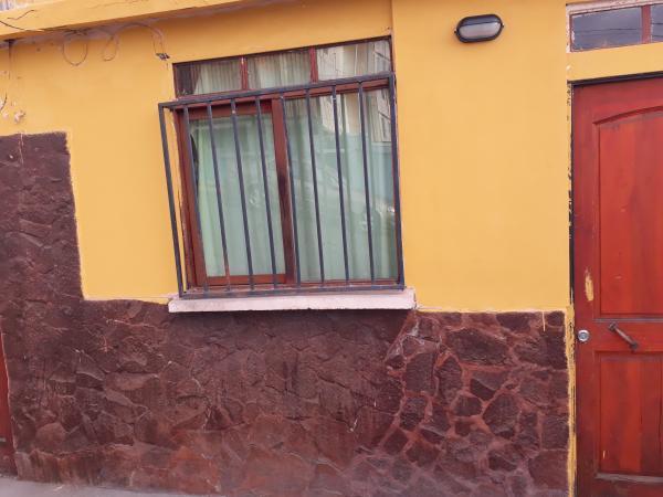 SE ARRIENDA CASA A 10 MINUTOS DEL CENTRO