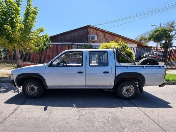 VENDO CAMIONETA NISSAN D21 DOBLE CABINA 1996