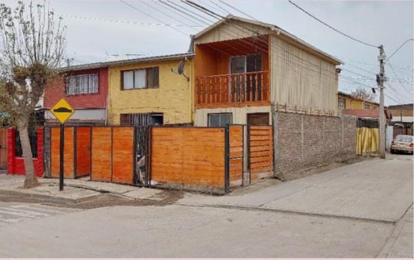 ENCANTADORA CASA EN ESQUINA