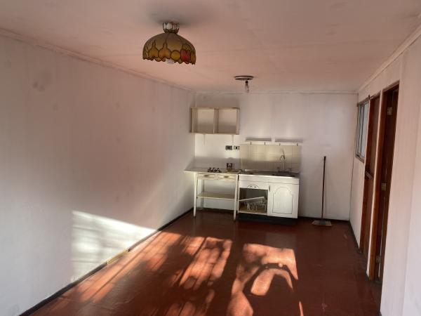 ARRIENDO CASA PEQUEÑA INTERIOR 