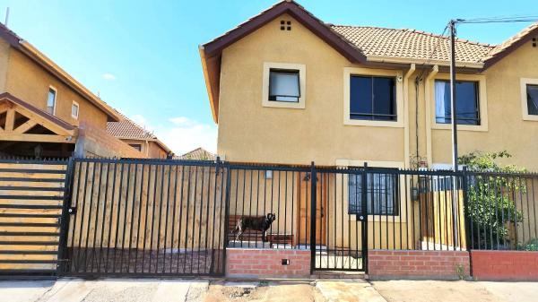 VENDO CÓMODA CASA EN PORTAL EL BOSQUE VII - MAIPÚ