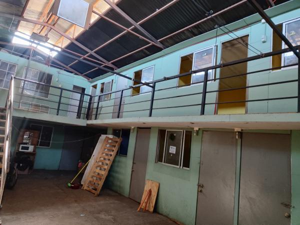 GALPÓN CON 14 HABITACIONES