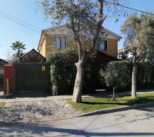 CASA 2 PISOS AISLADA