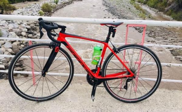 SE VENDE BICICLETA DE RUTA MARCA SCOOT ,TALLA XS 